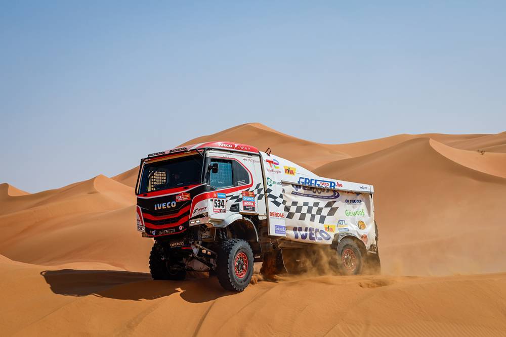 Dakar 2023: En Camiones, Van den Brink gana la etapa 11, descuenta y acecha a Van Kasteren