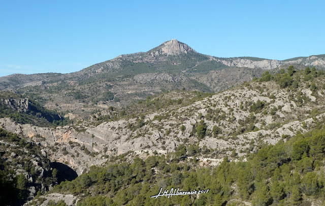 vistas del pico del Remedio y la Peña Cortada de subida a la Torre Castro