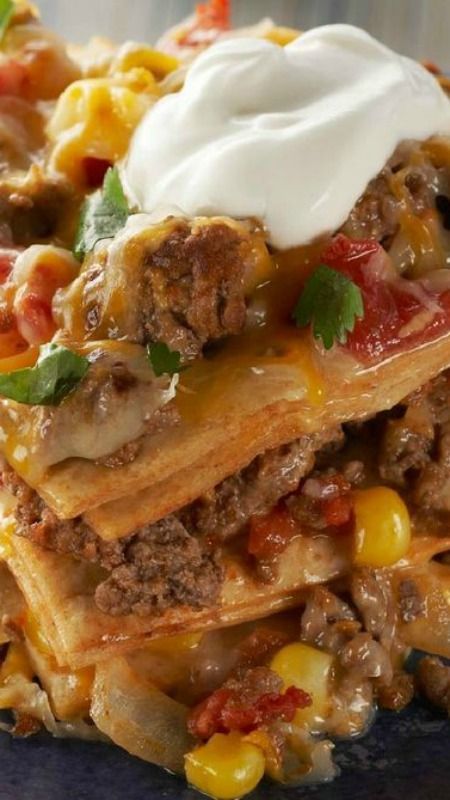 Easy Baked Taco Pie ~ Here's everything you love in a taco—from the ground beef and veggies to the dollop of sour cream on top—all in one easy, baked pie.