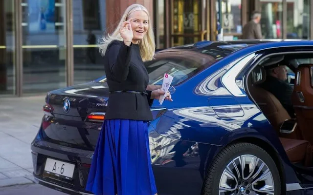 Crown Princess Mette-Marit wore a black jacket and a blue pleated skirt. Kristina Hermann Haugaa and Professor Ingvild Tina Saltvedt