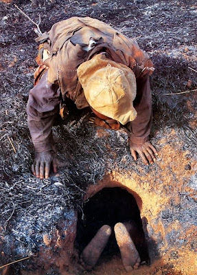 Shocking Pictures of an African Catching Python for a Living Seen On www.coolpicturegallery.us Shocking Pictures of an African Catching Python for a Living Seen On www.coolpicturegallery.us