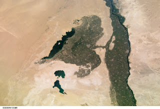 [Image: ISS004-E-13544.JPG]