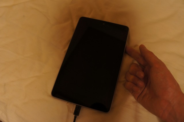 Nexus 7 文鎮 残量なしのバッテリーを充電する サイゴンのうさぎ シーズン1