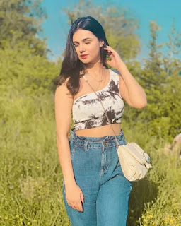 Yashika Talwar Full HD Photos