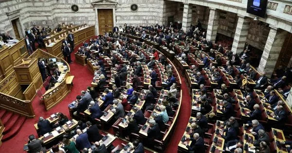 Η επίθεση στους ανεμβολίαστους ξεκίνησε με νόμο της νύχτας για υποχρεωτικούς εμβολιασμούς σε Δημόσιο και ιδιώτες!