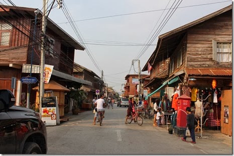 บรรยากาศยามเช้า ณ ถนนคนเดินเชียงคาน