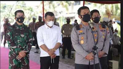 Kapolda Jawa Timur Bersama PJU di dampingi Forkopimda Kabupaten Ponorogo CEK Vaksinasi di Gedung Sasana Praja.