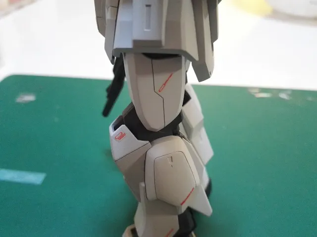 「HGUC REVIVE ガンダム Mark-II（ティターンズ）」をエゥーゴ仕様に変更