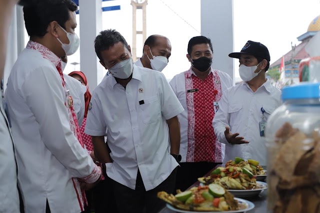 Menteri Trenggono Optimis Sentra Kuliner Ikan dan Kampung Nelayan Dorong Pertumbuhan Ekonomi