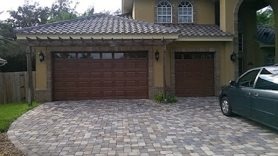 paint a garage door to look like wood