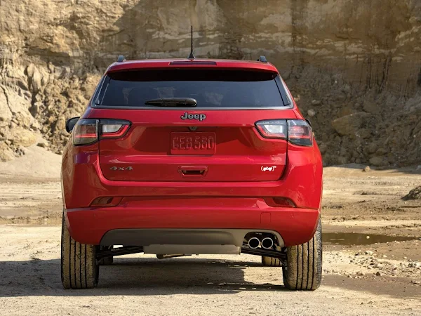 Jeep Compass 2022 ganha série especial RED nos EUA