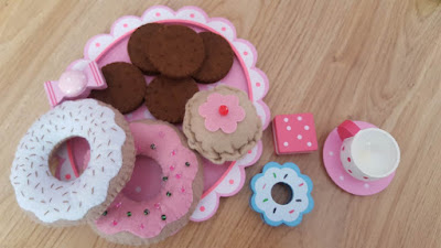 DIY Play Food - felt chocolate cookies with filling - tutorial and pattern