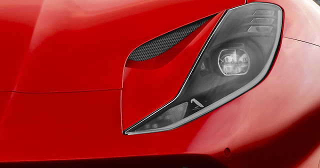 フェラーリ「812スーパーファスト」を発表！最新のV12エンジンを搭載したF12ベルリネッタの後継モデルに。