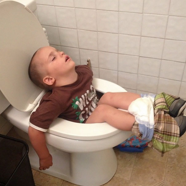 15+ Hilarious Pics That Prove Kids Can Sleep Anywhere - Napping On The Toilet