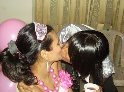 https://blogger.googleusercontent.com/img/b/R29vZ2xl/AVvXsEhtIAcniqreL7RM7xIgQ7mUSZinqFLiI44ldPOVRbGDAzbxq6Ohfhbq1bz0dvDliWdz5swe0ZXFuLyIoo7R8OONqGeLI4vDWZYcEAFcQvC2PCnnYUSowmfnFideTBi67WzXGpZ4qYW5FLI/s400/desi-indian-kissing.jpg