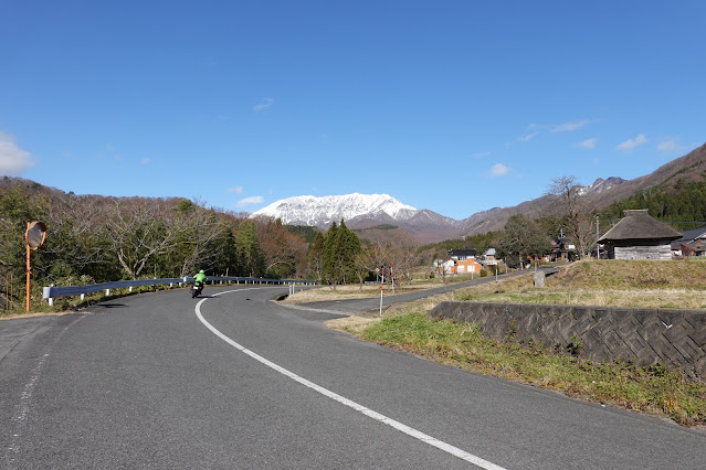 鳥取県日野郡江府町御机 御机の茅葺小屋