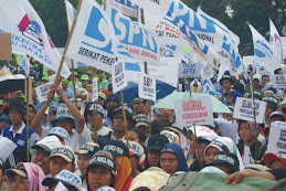 aksi tanggal 28 januari 2010 di depan gedung DPR RI