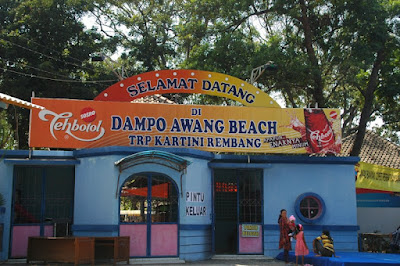 Wisata Pantai Dampo Awang di Pusat Kota Rembang