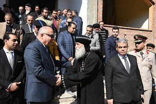 محافظ قنا يقدم التهنئة لأقباط كنيسة قوص ونقادة بمناسبة عيد الميلاد المجيد