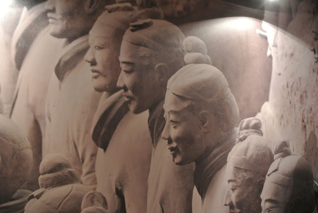 From 18 November 2012 till 17 February 2013 (that's today!), the Brussels Bourse hosted the landmark Terracotta Army exhibition : a reconstitution of the terracotta army of the first Emperor of China  Qin Shi Huang.