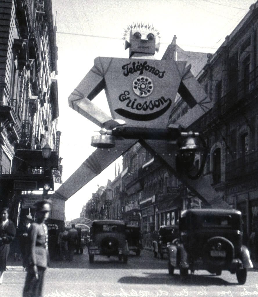 Giant Telephone Robot