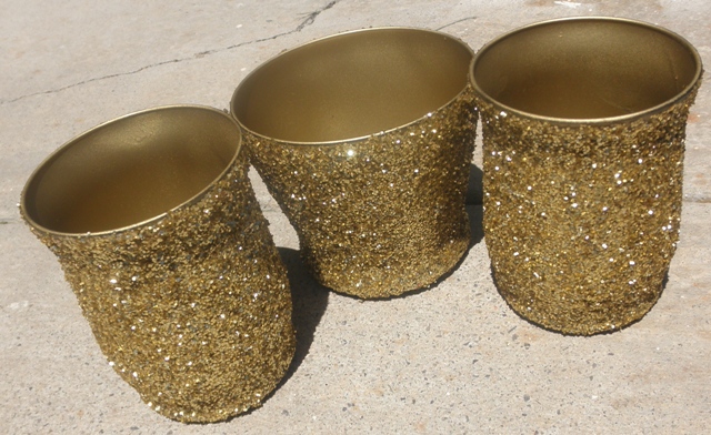 http://cristalee8314.blogspot.com/2012/06/glittered-vases.html