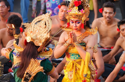 Contoh Pidato Tentang Kebudayaan (Mencintai Budaya Indonesia)