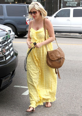 Hollywood Celebrities and their Sandals Lookbook