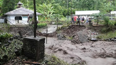 Pagi Ini Gubernur Khofifah Sambangi Korban Banjir Bandang di Jember