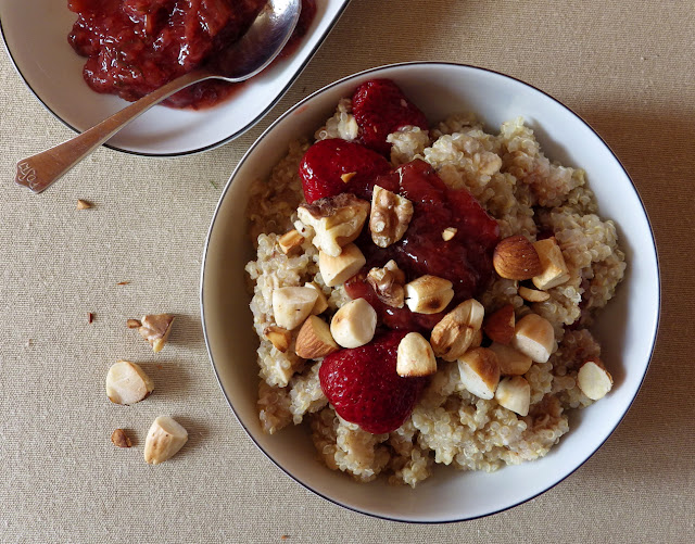 śniadanie bez glutenu bez laktozy wegańskie quinoa truskawki