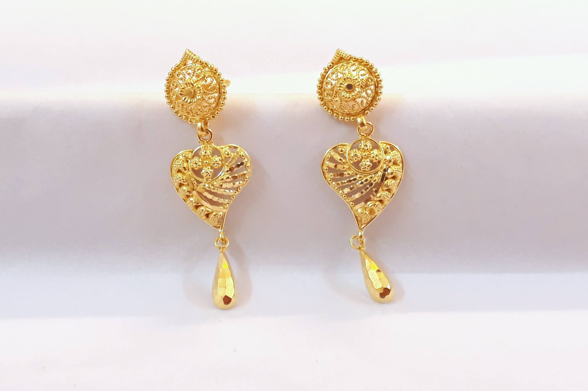 Gold Earrings designs,gold hoop earrings,gold drop long earrings,gold pinjada jhumka designs,gold chandbali earrings,gold Ear studs designs,Party wear earrings,Daily Wear gold earrings,fancy earrings designs,Latest new modles gold earrings,gold earrings huge designs,bridal gold earrings,gold studs designs,light weight gold earings designs,latest gold earings,daily wear gold stud designs,gold ear studs designs,Bridal Gold Long Earring Designs,latest ear studs