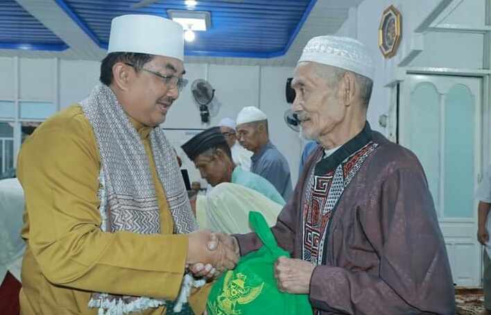 Bupati Tanjabbar Lakukan  Safari Jum'at Di Masjid Nurul Iman  Kuala Parit Empat Desa Bram Itam Raya