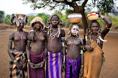 Tribus de África (Mujeres Mursi y Niña Himba) Etiopía y Namibia