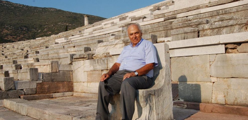 Προτομή του αρχαιολόγου Πέτρου Θέμελη στον αρχαιολογικό χώρο της Αρχαίας Μεσσήνης