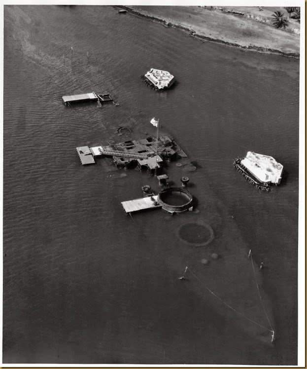 AerialviewofthehullofthebattleshipArizonaBB39takenduringthe1950spriortotheconstructionoftheUSSArizonaMemorial_zps0dcc9566[1]