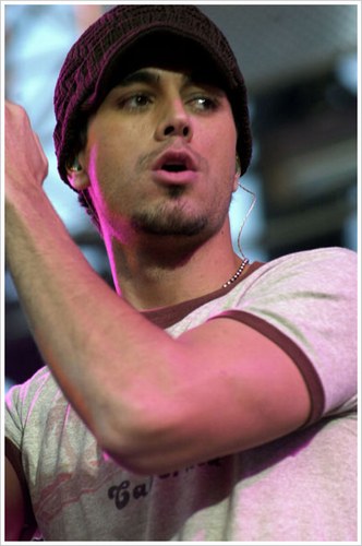 Latest Pics Of Enrique Iglesias. cool pics of enrique iglesias.