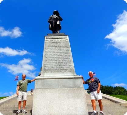 president statue