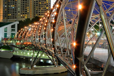 The Helix Bridge in Singapore photos