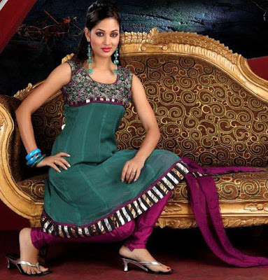 Latest-Girls-Anarkali-Frocks-With-Churidar