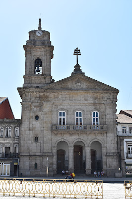 Igreja de São Pedro em Guimarães no Largo do Toural