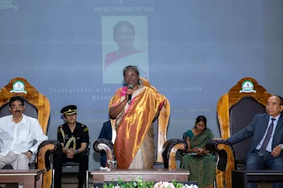 Aizawl, 4 Nov (Zoram News): President of India Smt. Droupadi Murmu yesterday interacted with female students and women faculty members of Mizoram University along with some women led Self Help Groups (SHGs) at the Auditorium of Mizoram University after she graced the 17thConvocation of Mizoram University held earlier yesterday afternoon.