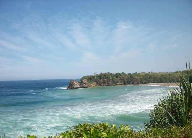 Pantai Serang Blitar Jawa Timur dengan Pasir Putih yang Cantik Pantai Serang Blitar Jawa Timur dengan Pasir Putih yang Cantik