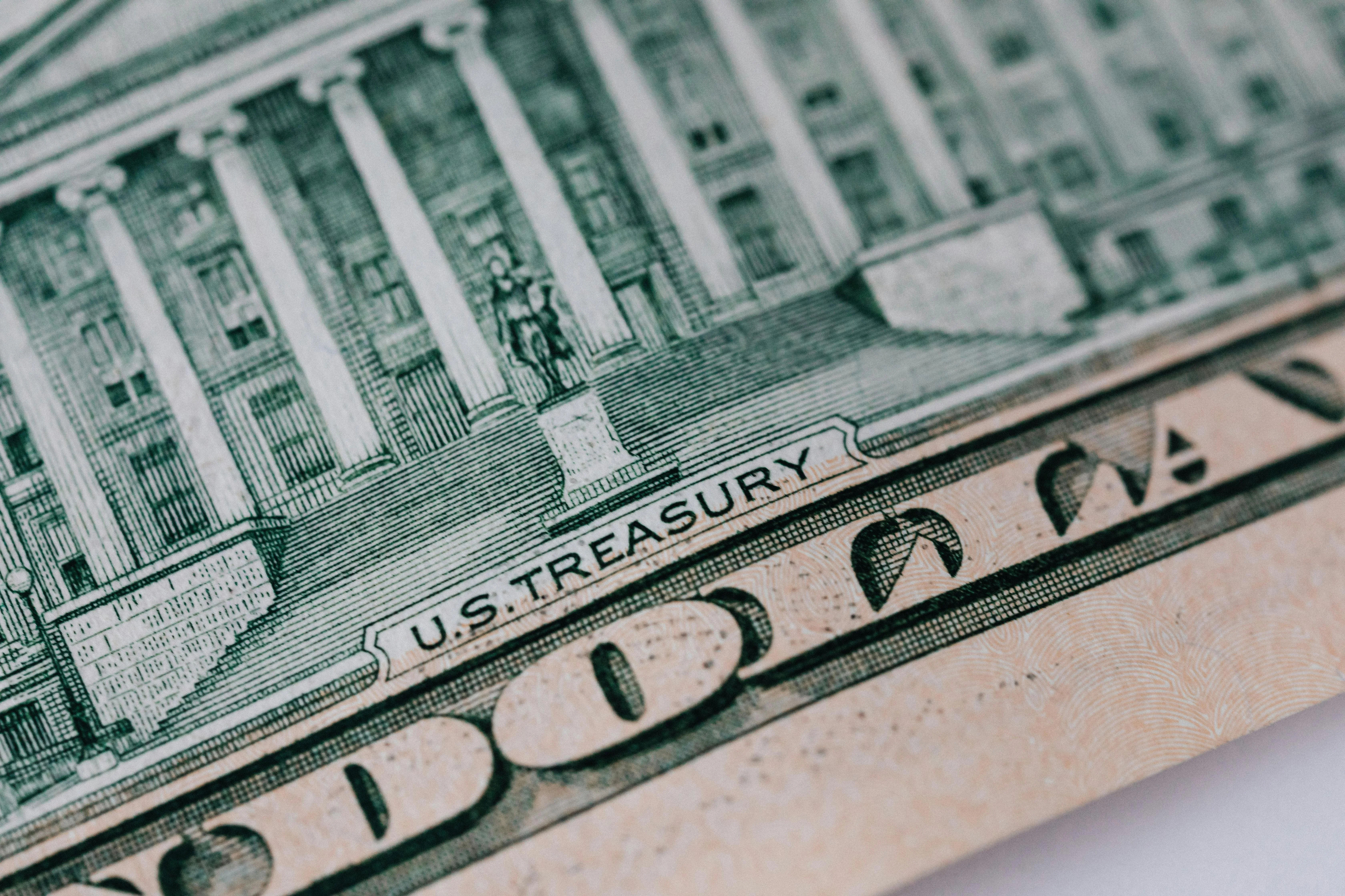 49.70 جنيه كان سعر الدولار اليوم مقابل الجنيه المصري الرسمي. من هنا نستطيع القول، وذلك بأن السيسات الاقتصادية الحالية قد باتت تُتي أُكلها، خاصة وبعد تسجيل الدولار الأمريكي مستويات قياسية تخطت ال50 جنيه للدولار الواحد بل وأكثر خلال الفترة الماضية وخصوصاََ مع نهايات 2024.