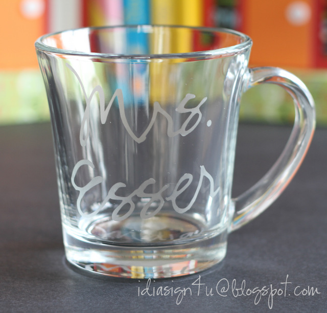 DIY Personalized Glass Etched Mugs by ilovedoingallthingscrafty.com