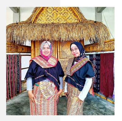 Belajar menenun di Desa Sukarara Lombok