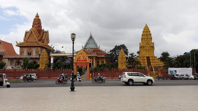 What is Wat Ounalom and Its Place in Cambodian History?