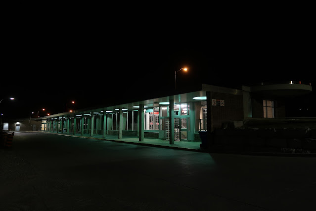 There's something about deserted barren TTC spaces that appeals to me.