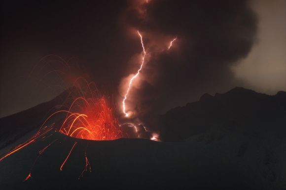 Martin Rietze fotografia erupção vulcão lava fogo raios fúria natureza