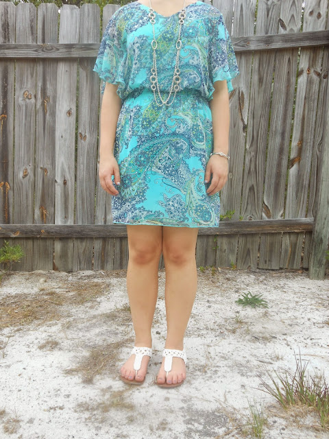 Capsule Wardrobe Outfit #1: Paisley Dress. Turquoise and green paisley dress, silver jewelry, white sandals. #capsulewardrobe #BowsandClothes #paisley