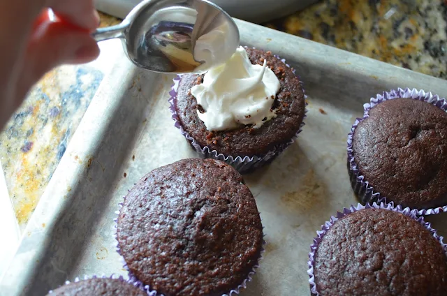 Whole-Wheat-Hostess-Cupcakes-Homemade-Marshmallow-Creme.jpg